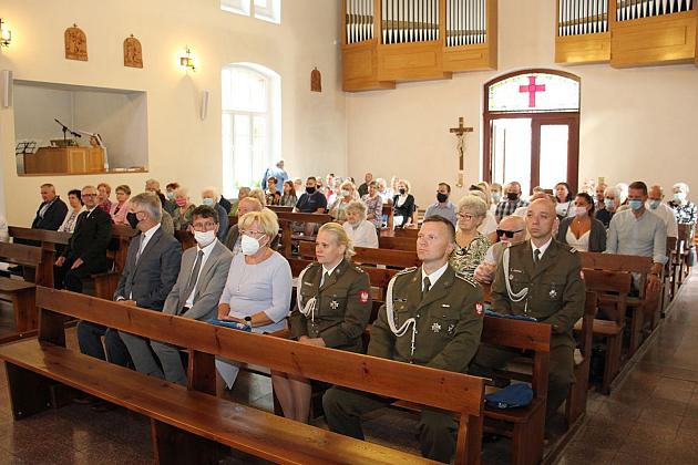 Kwiaty i znicze w Święto Wojska Polskiego