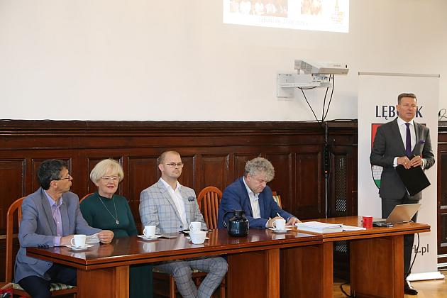 Spotkanie w ratuszu w sprawie nowego roku szkolnego