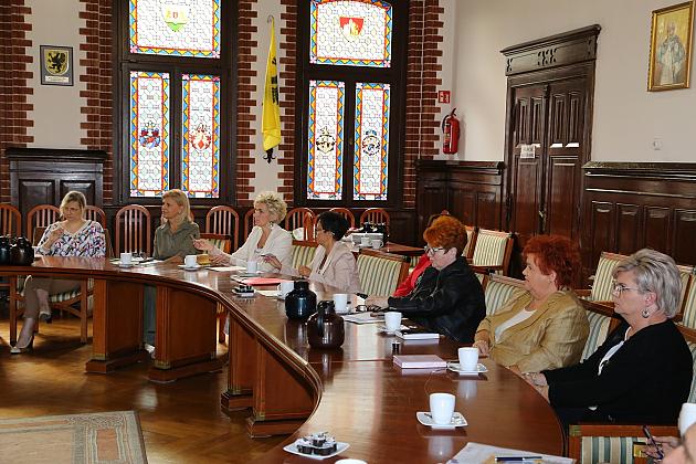 Spotkanie w ratuszu w sprawie nowego roku szkolnego