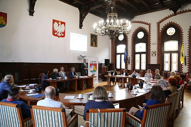 Spotkanie w ratuszu w sprawie nowego roku szkolnego