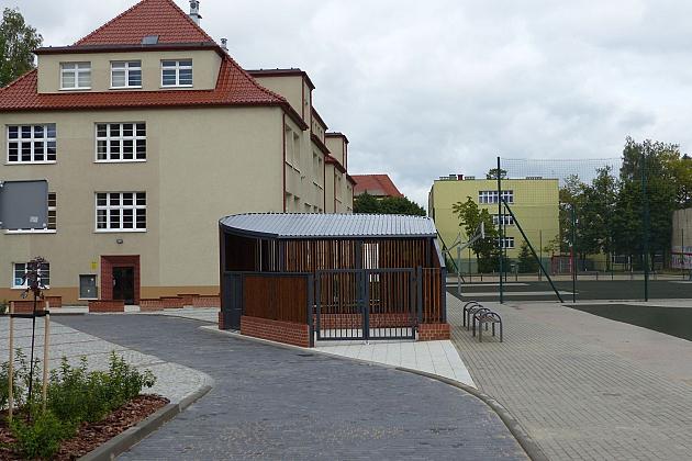 Przy „Jedynce” otwarto nowy dziedziniec dla uczniów i duży parking