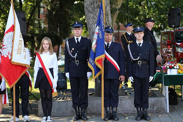 Uroczystość nadania sztandaru dla strażaków