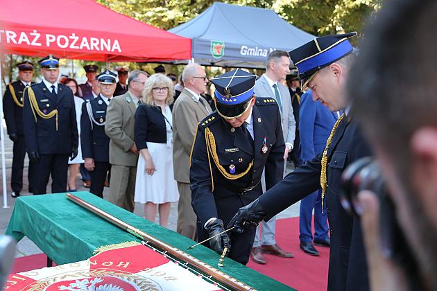 Uroczystość nadania sztandaru dla strażaków