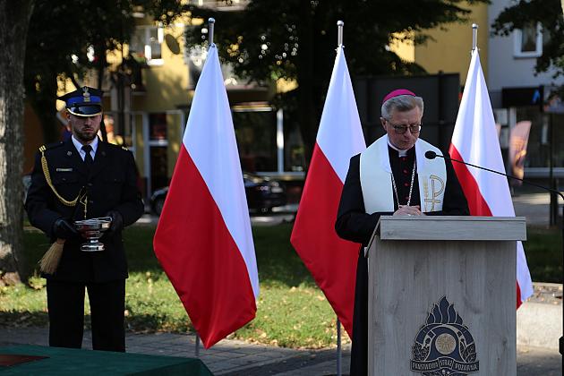 Uroczystość nadania sztandaru dla strażaków