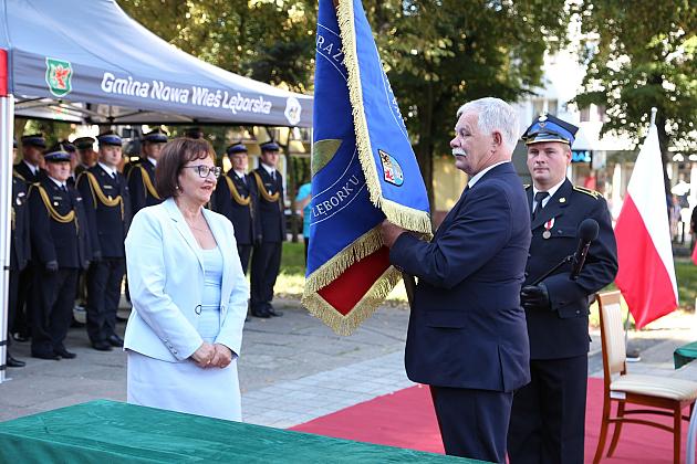Uroczystość nadania sztandaru dla strażaków