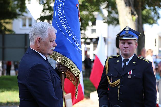 Uroczystość nadania sztandaru dla strażaków