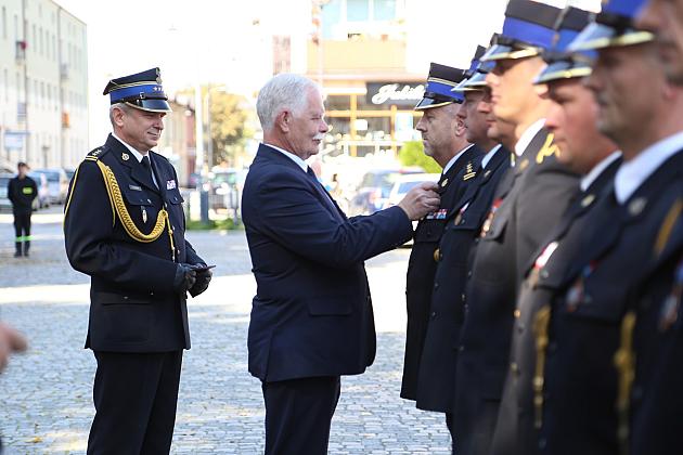 Uroczystość nadania sztandaru dla strażaków