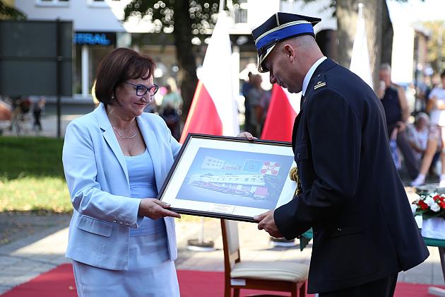 Uroczystość nadania sztandaru dla strażaków