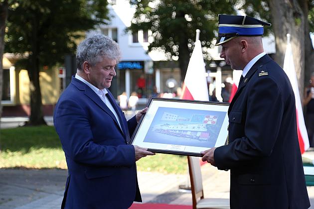 Uroczystość nadania sztandaru dla strażaków