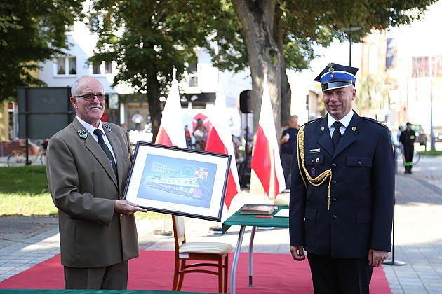 Uroczystość nadania sztandaru dla strażaków