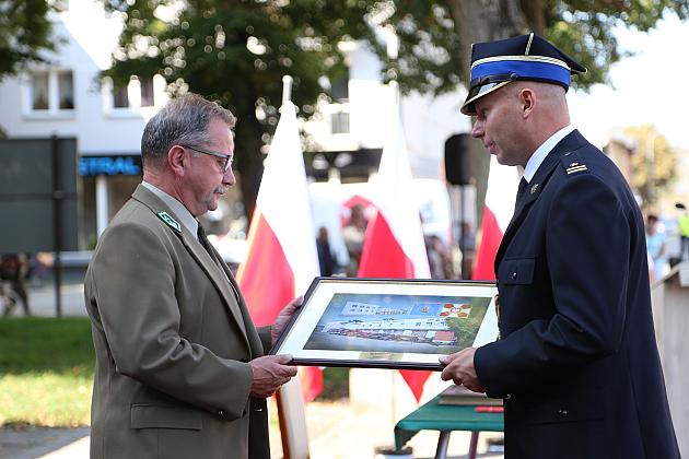 Uroczystość nadania sztandaru dla strażaków