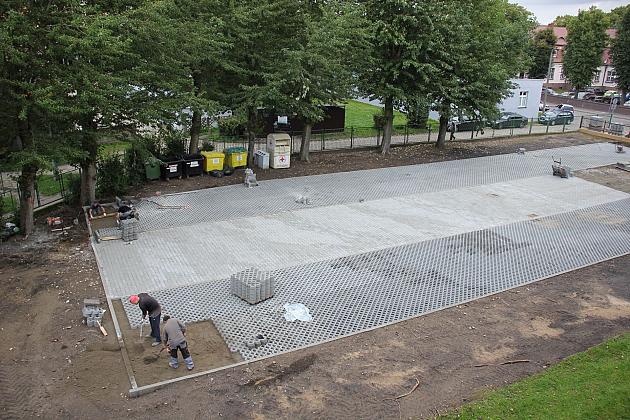 Przy Szkole Podstawowej nr 8 powstaje parking