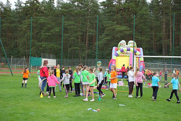 „Z podwórka na bieżnię”. Święto sportu na stadionie