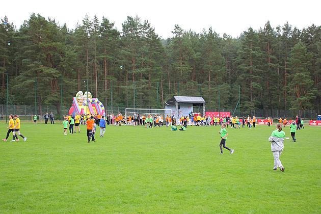 „Z podwórka na bieżnię”. Święto sportu na stadionie