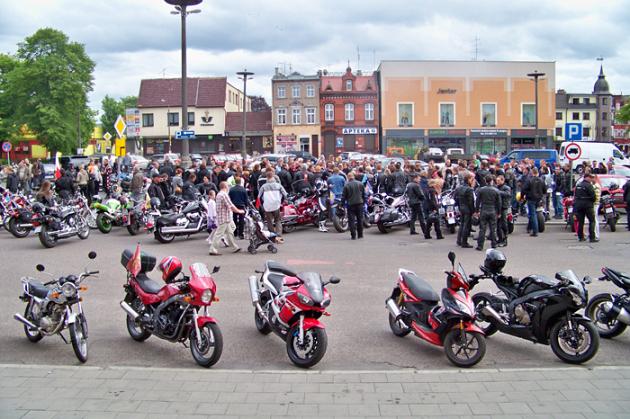 Motocyklowa parada na placu Pokoju