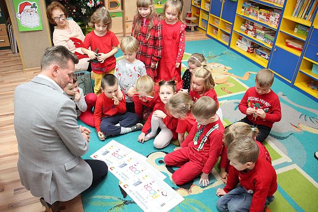 Mikołaj sprezentował przedszkolakom interaktywne podłogi SMART FLOOR