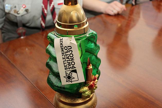 Betlejemskie Światło Pokoju już w ratuszu