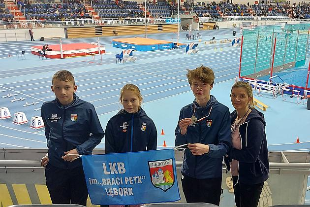 Medale młodych biegaczy w Toruniu