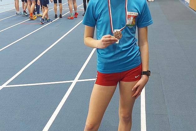 Medale młodych biegaczy w Toruniu