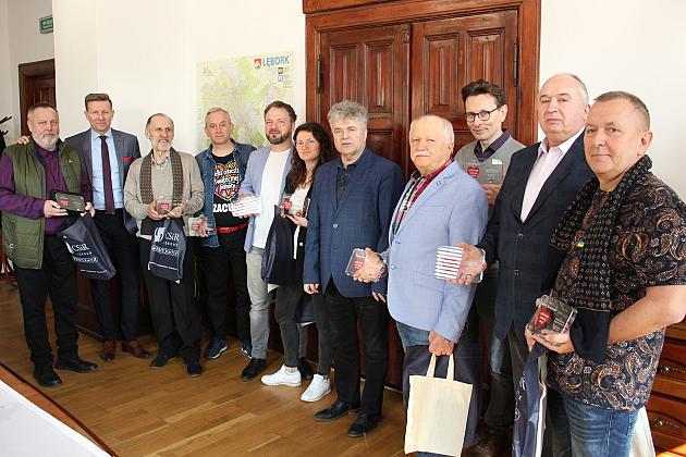 Weterani Wielkiej Orkiestry Świątecznej Pomocy w ratuszu