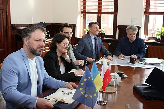 Weterani Wielkiej Orkiestry Świątecznej Pomocy w ratuszu