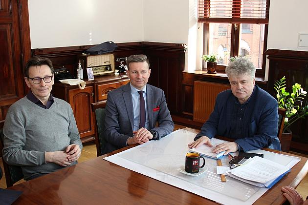 Weterani Wielkiej Orkiestry Świątecznej Pomocy w ratuszu