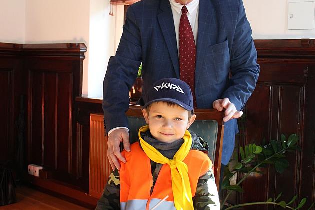 Przedszkolaki przyniosły wiosnę do ratusza