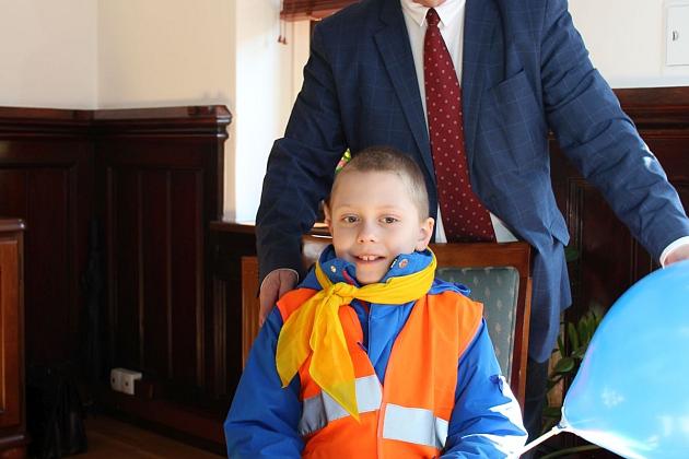 Przedszkolaki przyniosły wiosnę do ratusza