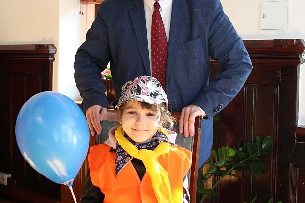 Przedszkolaki przyniosły wiosnę do ratusza