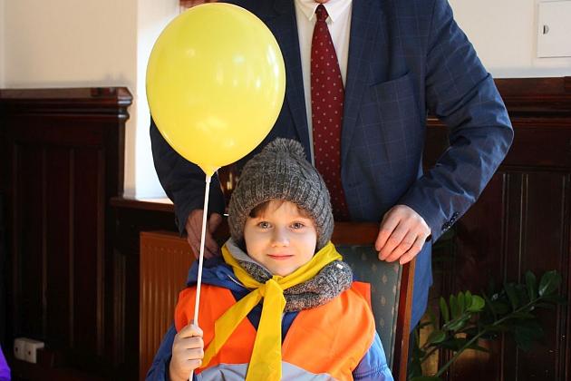 Przedszkolaki przyniosły wiosnę do ratusza