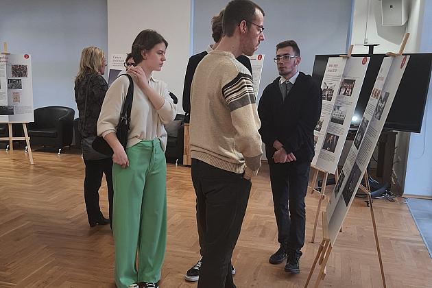 Senat RP wczoraj i dziś na wystawie w Lęborku