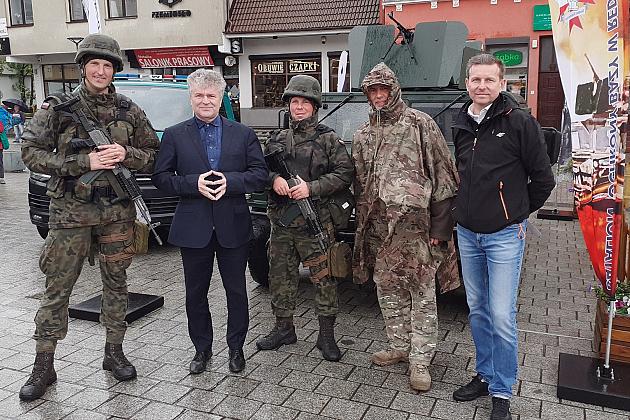 Na placu Pokoju promowali zasadniczą służbę wojskową