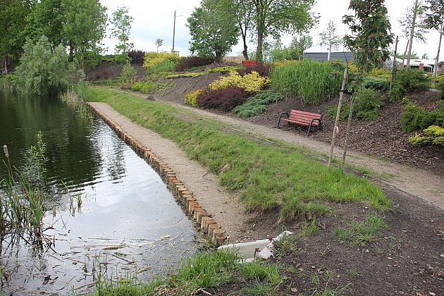 Przy Pułaskiego wybudowano kanalizację deszczową i miejsce do wędkowania