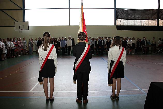 W Szkole Podstawowej nr 8 pożegnano ośmioklasistów