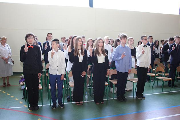 W Szkole Podstawowej nr 8 pożegnano ośmioklasistów