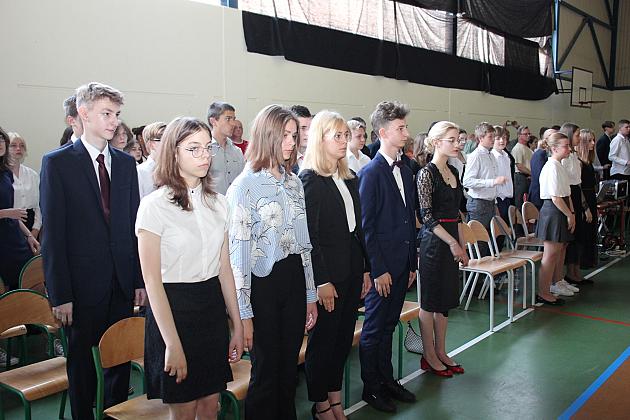 W Szkole Podstawowej nr 8 pożegnano ośmioklasistów