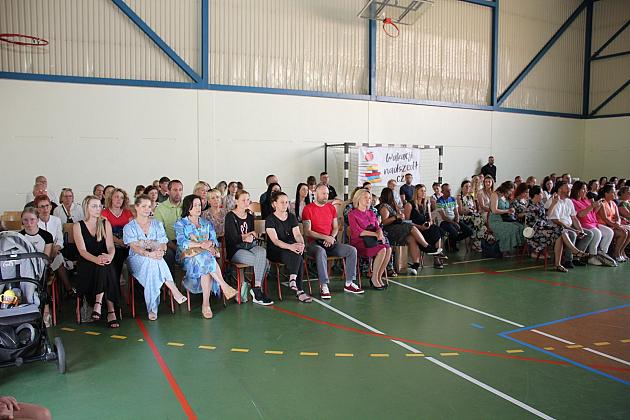 W Szkole Podstawowej nr 8 pożegnano ośmioklasistów