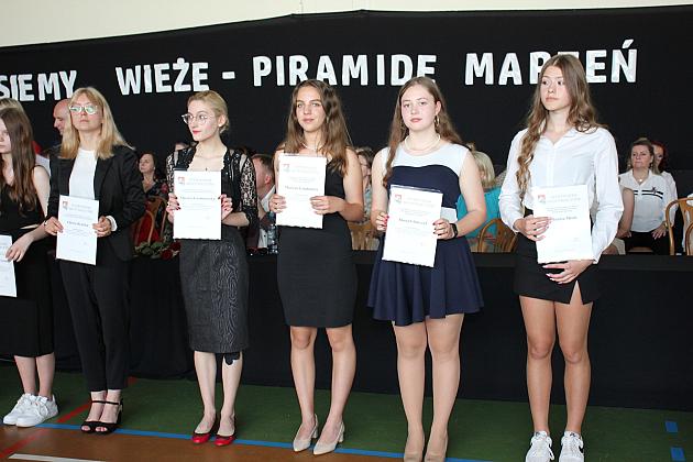 W Szkole Podstawowej nr 8 pożegnano ośmioklasistów