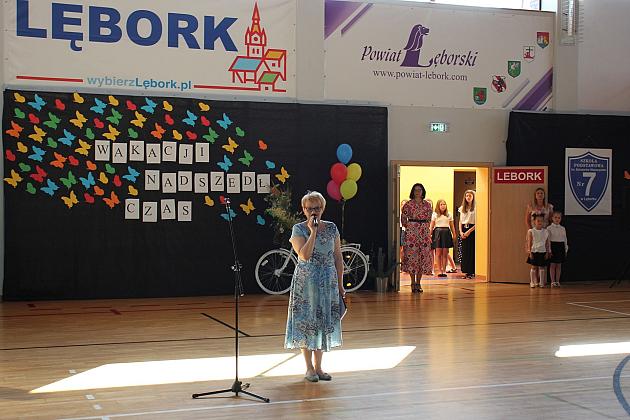 Uczniowie „Siódemki” uroczyście zakończyli rok szkolny