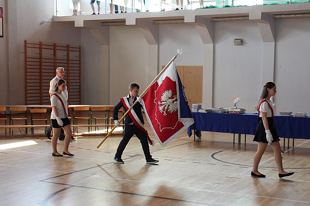 Uczniowie „Siódemki” uroczyście zakończyli rok szkolny