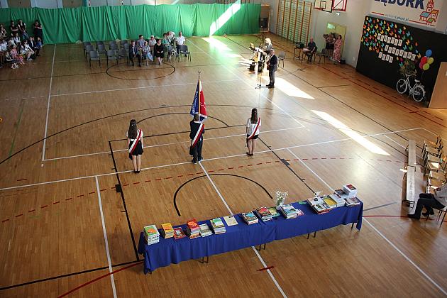 Uczniowie „Siódemki” uroczyście zakończyli rok szkolny