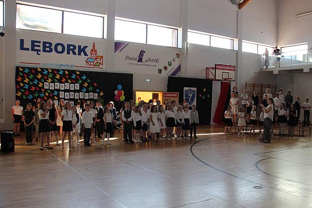 Uczniowie „Siódemki” uroczyście zakończyli rok szkolny