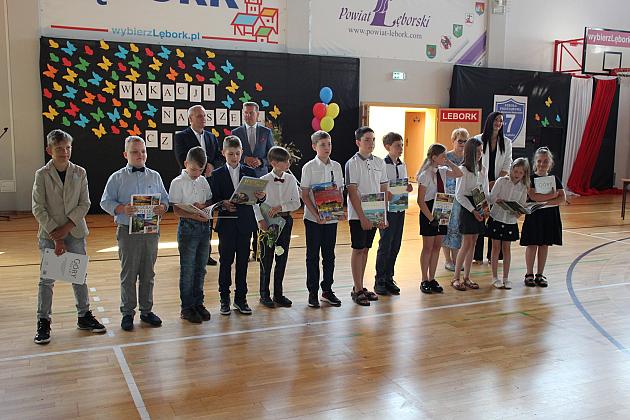 Uczniowie „Siódemki” uroczyście zakończyli rok szkolny