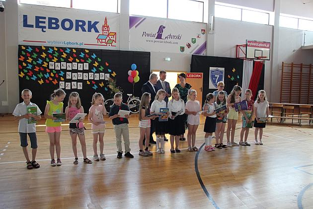 Uczniowie „Siódemki” uroczyście zakończyli rok szkolny