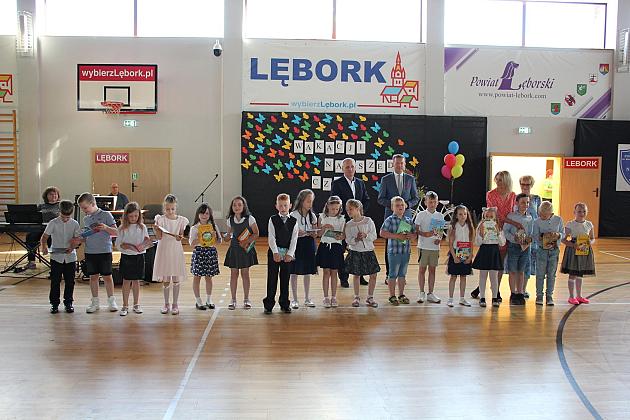 Uczniowie „Siódemki” uroczyście zakończyli rok szkolny