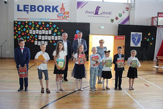 Uczniowie „Siódemki” uroczyście zakończyli rok szkolny