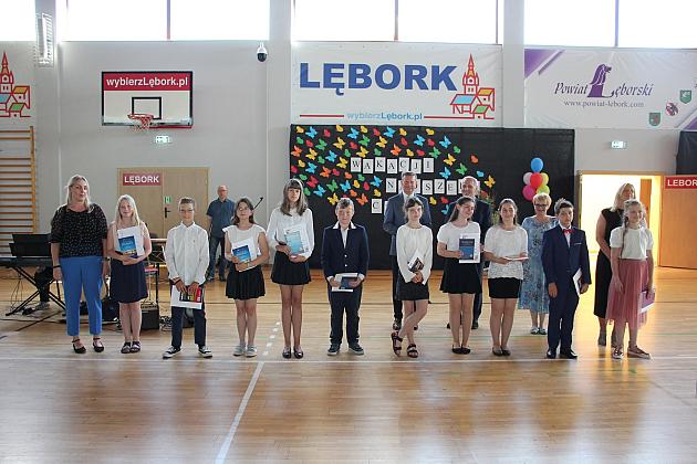 Uczniowie „Siódemki” uroczyście zakończyli rok szkolny