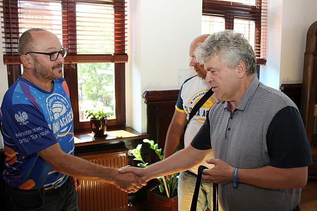 Burmistrz pogratulował zdolnym siatkarzom i ich trenerom