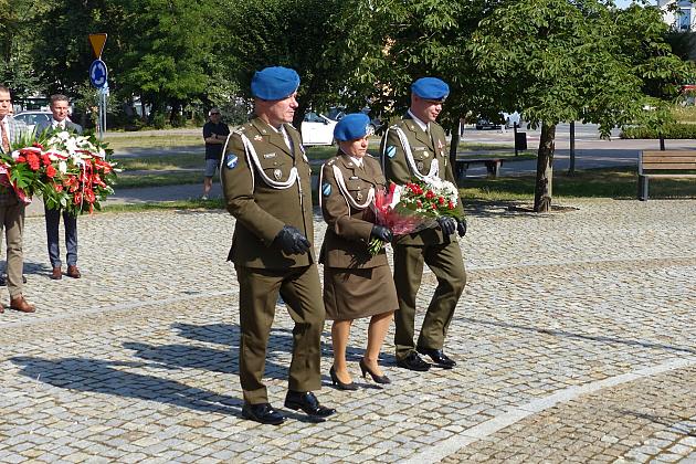 Kwiaty w Święto Wojska Polskiego