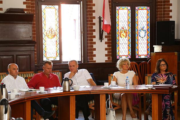 Spotkanie w ratuszu w sprawie nowego roku szkolnego